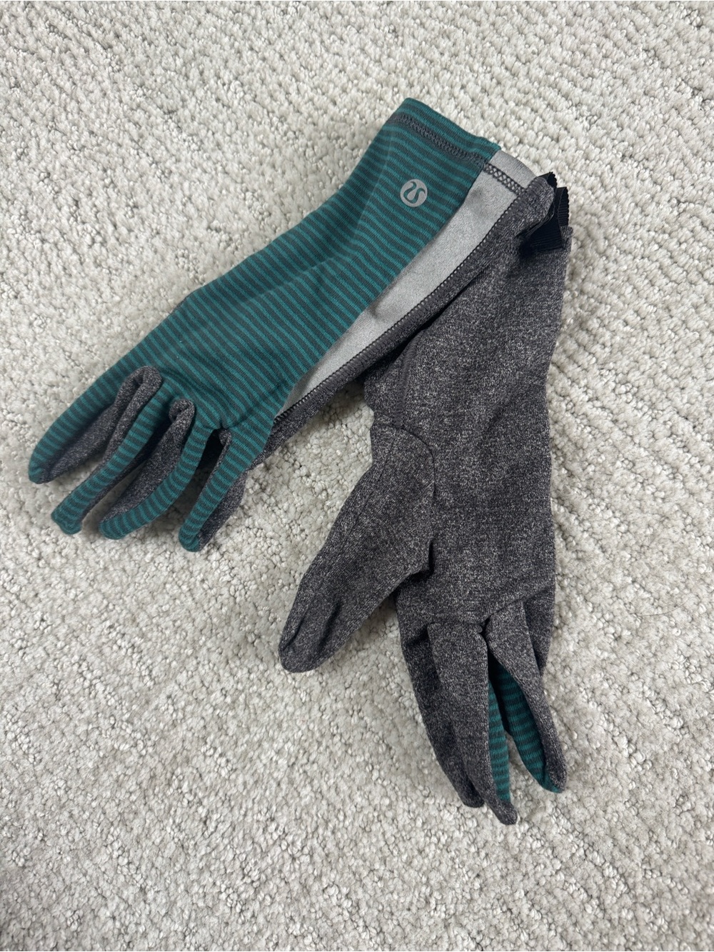 Lululemon Striped Teal & Dark Gray Running Gloves size S/M